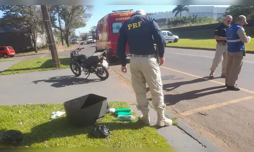 Motociclista cai em frente à PRF com maconha e dívida de R$ 120 mil