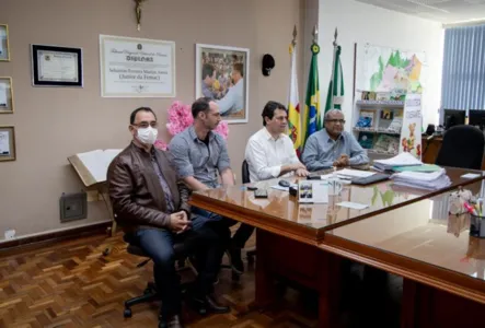 Os representantes se reuniram na manhã desta terça