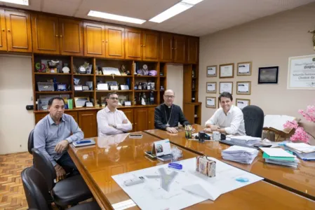 Prefeito Junior da Femac recebeu bispo Dom Carlos José