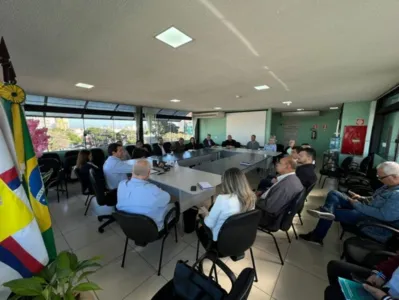 Reunião entre prefeito e secretários municipais