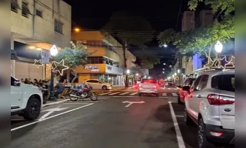 Além de som alto, moradores reclamam de sexo na rua na saída de bares