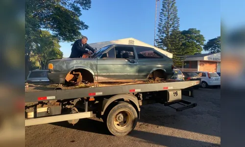 Veículo furtado em Apucarana é encontrado sem as rodas