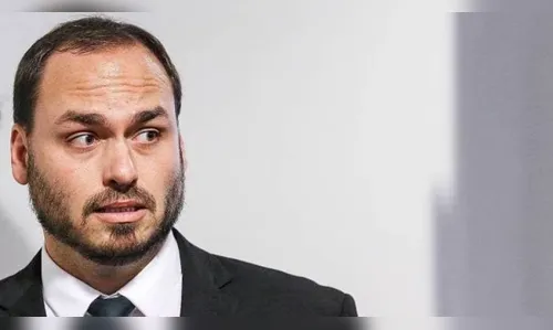 Carlos critica Moro por silêncio após Jair Bolsonaro ficar inelegível