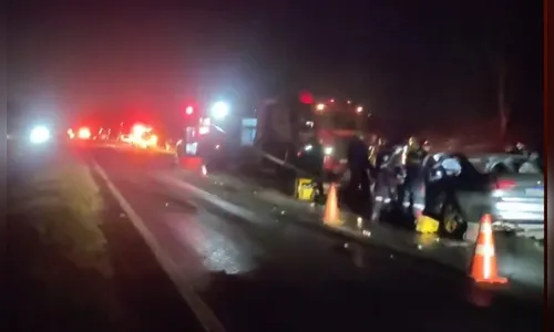 Motorista bate em caminhão e morre carbonizado em Maringá