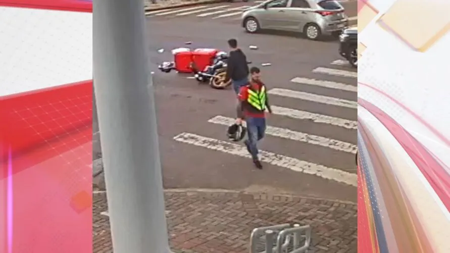 A caixa de transporte do motoboy chegou a abrir e vários objetos se espalharam na pista