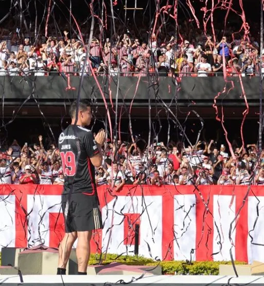 Três times do Brasileirão estouraram limites de jogadores estrangeiros