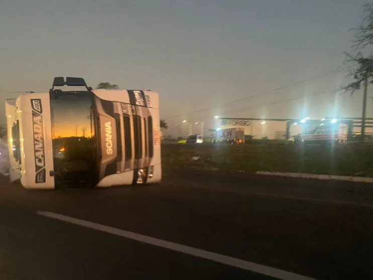 Acidente com carreta não deixou feridos