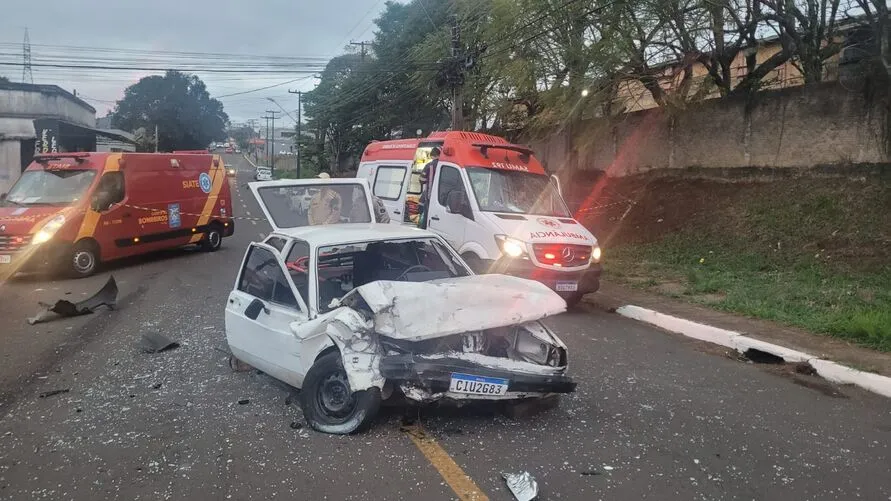 Colisão frontal deixa três feridos no Parque Bela Vista; veja