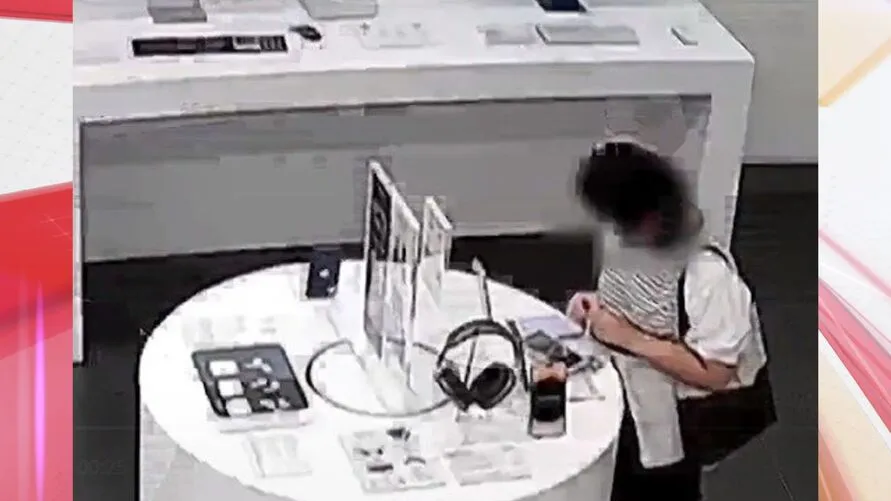 Com a tecnologia atual de reconhecimento facial, os policias identificaram e localizaram a mulher, que foi detida