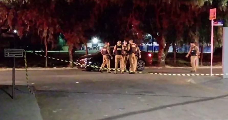 Corpo foi encontrado dentro de um carro na Rua Rendeira