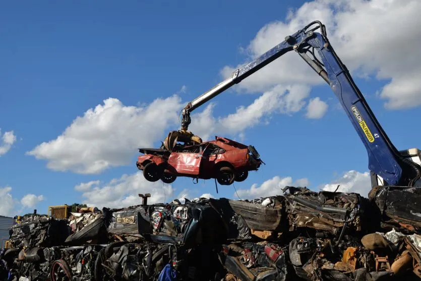 Detran realiza leilão veículos, nas condições de reciclagem