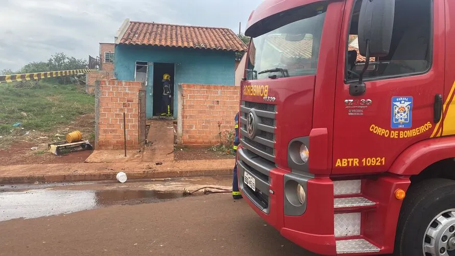 Dois caminhões dos bombeiros foram até o local, no Sumatra