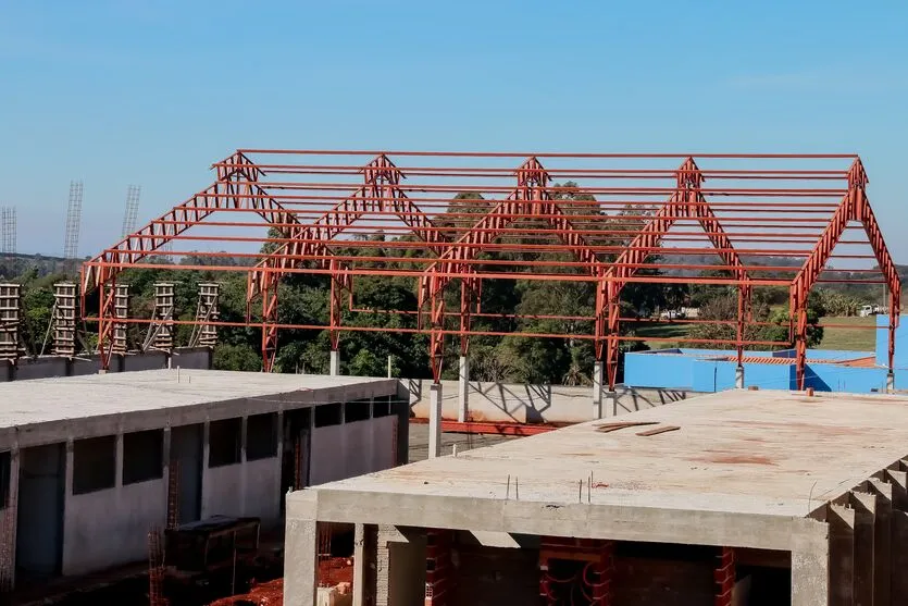 Escola José Domingos Scarpelini: obra parada em Apucarana