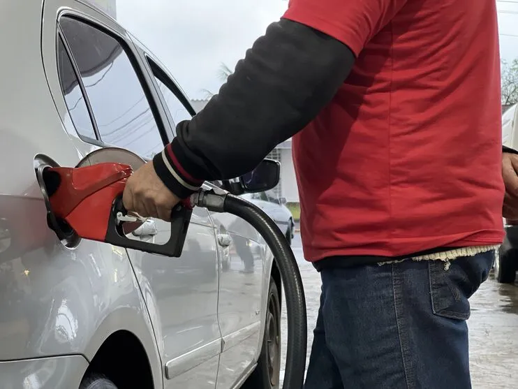 Existe a probabilidade de aumento de até 40 centavos no preço do litro da gasolina comum