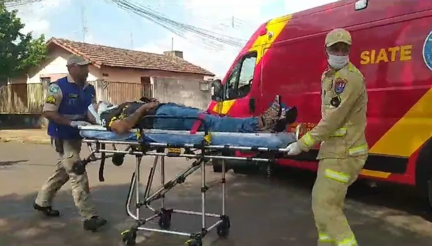 Jovem de 17 anos, que estava no bicicleta, ficou ferido