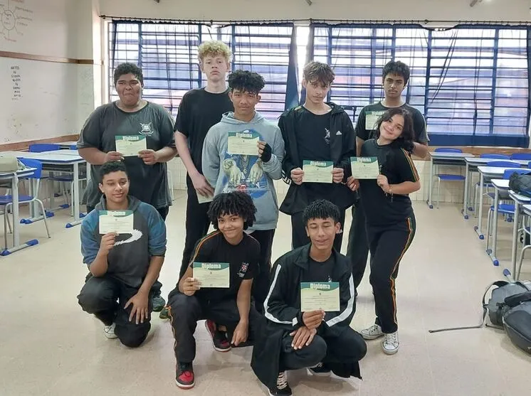 Jovens de Apucarana foram diplomados