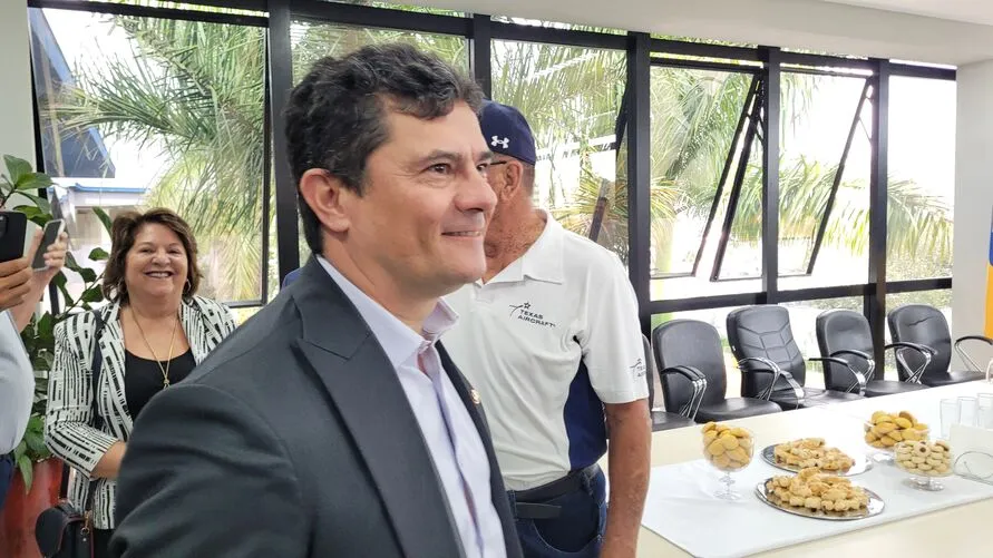 Moro esteve no gabinete do prefeito Sergio Onofre