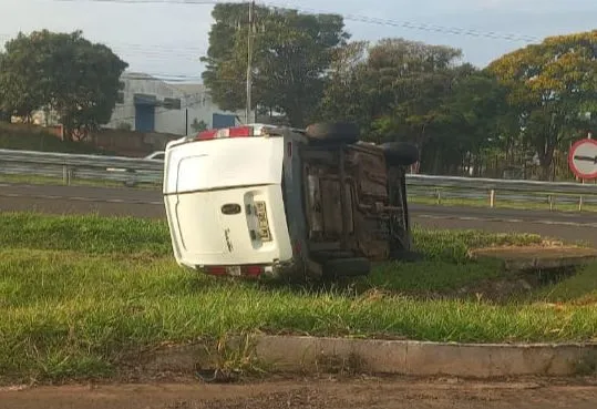 O acidente aconteceu no inicio da manhã desta segunda-feira (04)