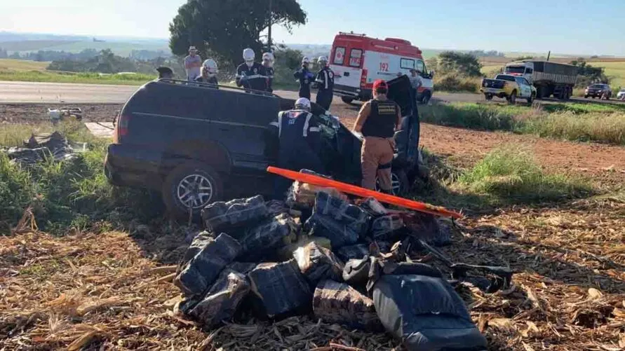 O motorista foi levado de helicóptero ao Hospital Universitário de Cascavel