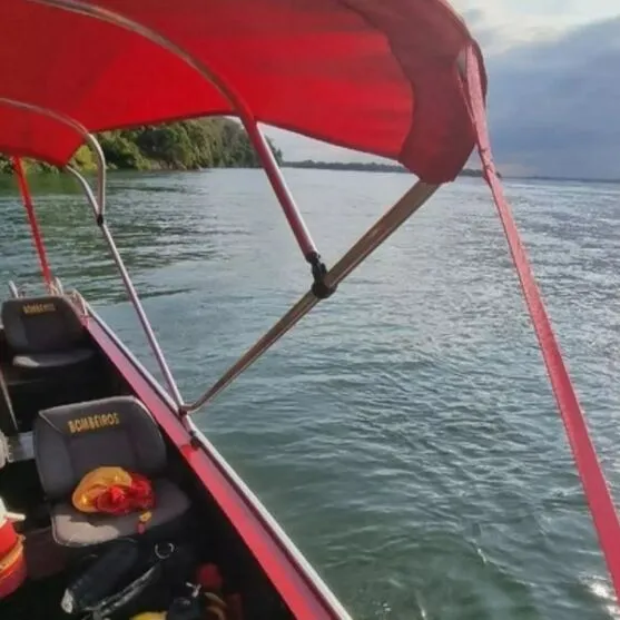 Pescadores localizaram o corpo de uma pessoa neste sábado (26)