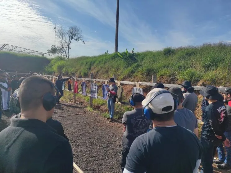 Policiais participam de treinamento