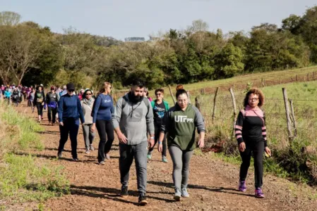 A caminhada foi realizada nesse domingo (27)