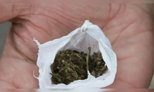 PM de Ivaiporã apreende  maconha e cocaína com usuários