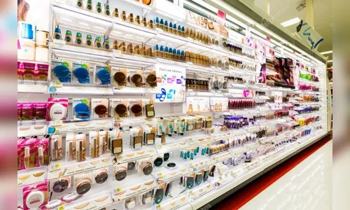 Dupla de mulheres 'engana' trabalhadores e furta farmácia de Apucarana