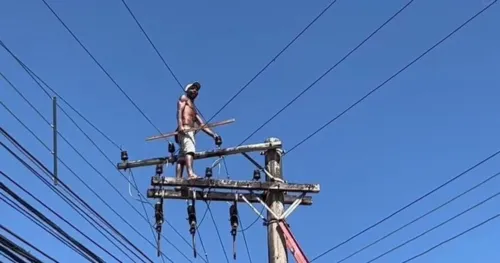 A ocorrência ainda estava em andamento na manhã deste sábado