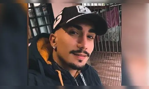 Jovem de 21 anos colide moto em poste e morre na região