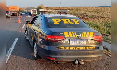 Mulher morre após cair de moto e ser atropelada por diversos veículos