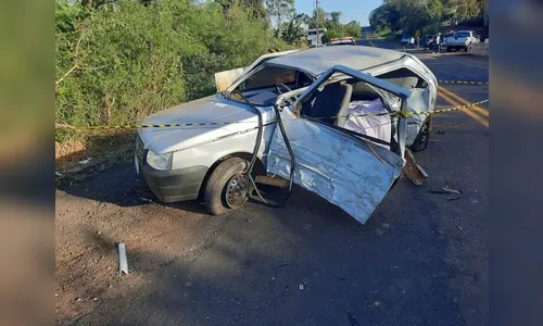Dois jovens morrem após carro bater em cabeceira de ponte no PR