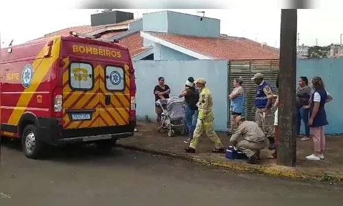 Adolescente pega bicicleta motorizada emprestada e bate em muro
