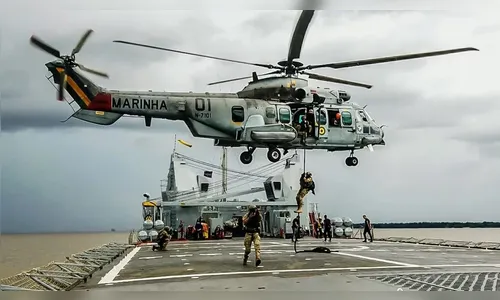 Helicóptero da Marinha cai e deixa dois mortos em Goiás; vídeo