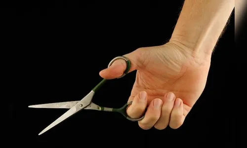 Homem agride e ameaça mulher com tesoura em Apucarana