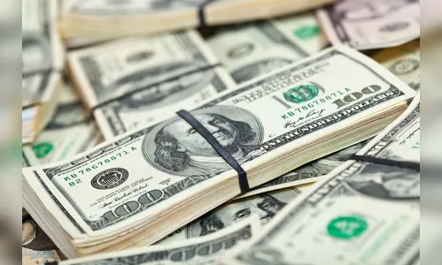 Homens se vestem de policiais civis e roubam US$ 10 mil em Londrina