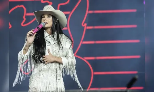 Ana Castela se emociona ao estrear no palco principal em Barretos