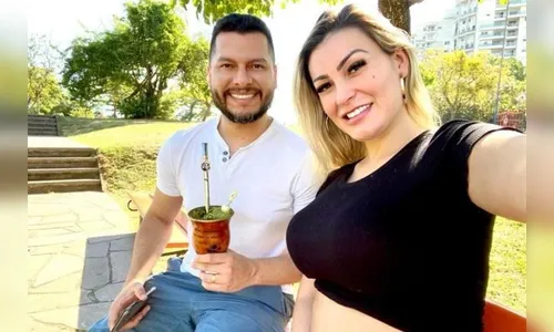 Andressa Urach errou a idade do filho durante a entrevista