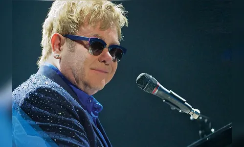 Elton John sofre acidente doméstico e é internado