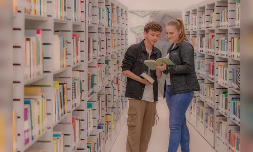 UEM, UEL e UENP ofertam vagas; salários vão de R$ 1,5 mil a R$ 4,8 mil