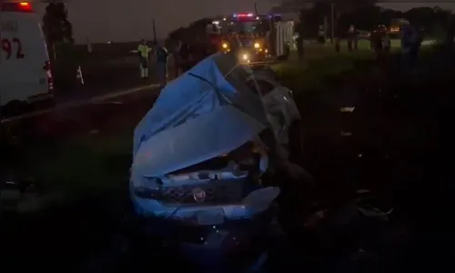 Casal morre em colisão envolvendo carro e carreta na BR-369