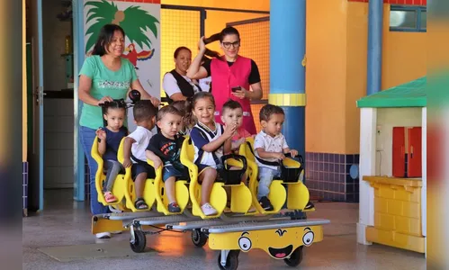 Carrinho de transporte faz a festa das crianças em Arapongas