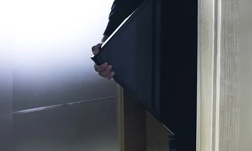 Homem chega do trabalho e descobre que casa foi furtada em Apucarana