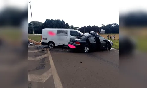 Acidente na BR-277 entre van e carro deixa dois mortos e dois feridos