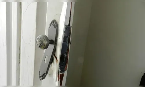 Casal tem a casa invadida e o carro furtado em Apucarana