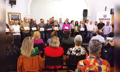 NRE de Apucarana entrega 1,4 mil tablets para colégios da região