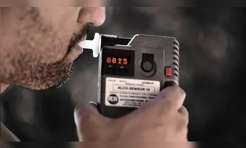 Homem dirige em 'zigue-zague' e é preso pela Polícia Civil de Faxinal