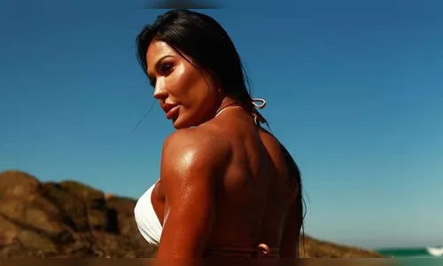 Exagerou? Gracyanne Barbosa choca com curvas turbinadas e bronzeadas