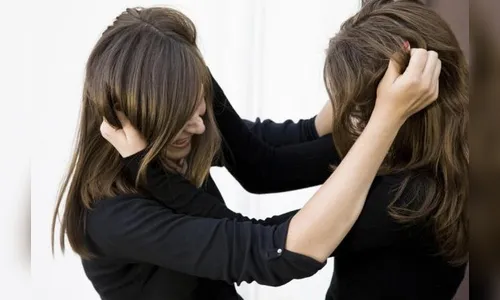 Mãe e filha ficam bêbadas, se batem e confusão vira caso de polícia