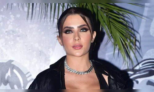 Jade Picon aposta em decote poderoso após colocar silicone
